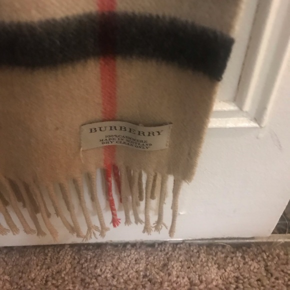 Burberry Scarf 71”x12” small flaw barely visible - Picture 2 of 3